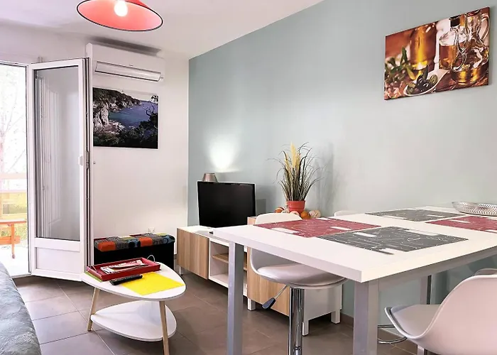 Bo040-1109 2 Pieces 4 Couchages Bormes Les Mimosas * Bormes-les-Mimosas